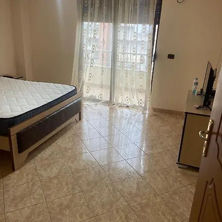 It Is A 4 Storey Located Opposite Sharm A Very Well Known Hotel. בית נופש *